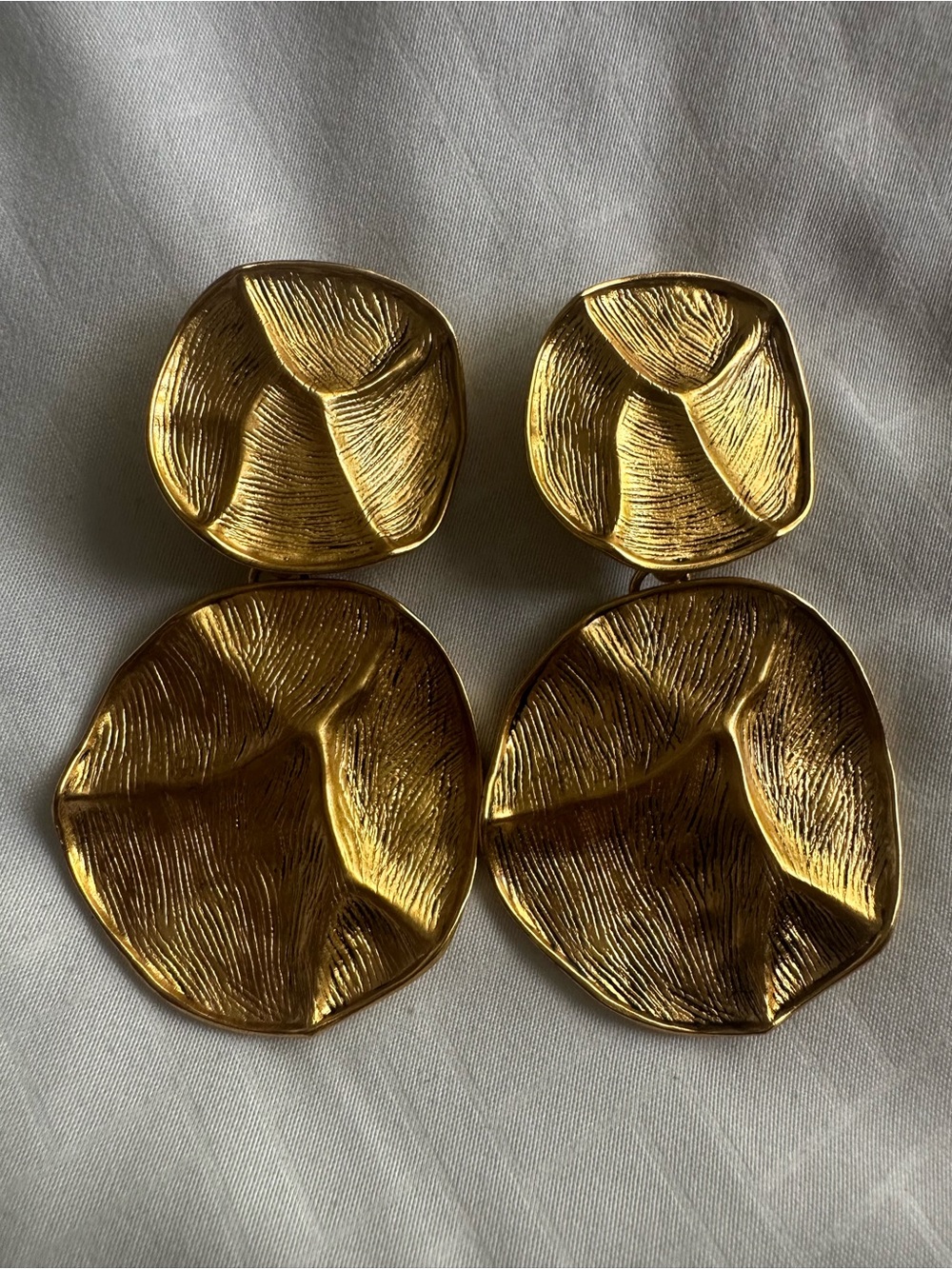 ✨Yves Saint Laurent Textured Gold Drop Clip-on Earrings